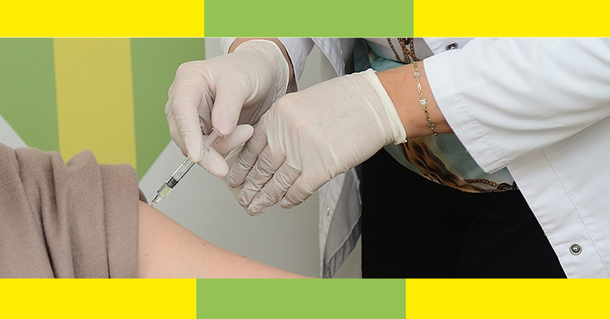 Czekają nas dwie masowe akcje szczepień - przeciw COVID-19 i grypie. Jak się do nich przygotować?