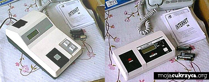 Pierwszy z lewej strony posiadał wewnętrzne akumulatorki i zasilany był z sieci elektrycznej. Oddawał nieocenione usługi w domach, przychodniach. Jego następca miał zasilanie bateryjne. Glukometr ten umożliwiał wykonanie pomiaru nie tylko w domu ale także w podróży, na urlopie, wszędzie tam gdzie zabrał go chory. To był znaczący postęp.
